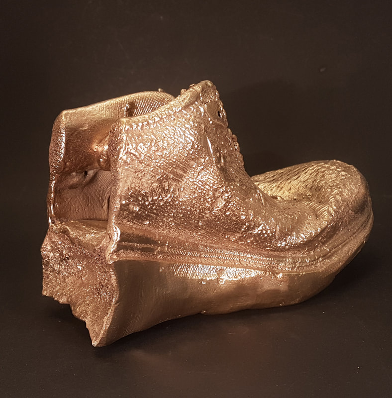 Oude schoen - bronzen beeld - kunst - amsterdam